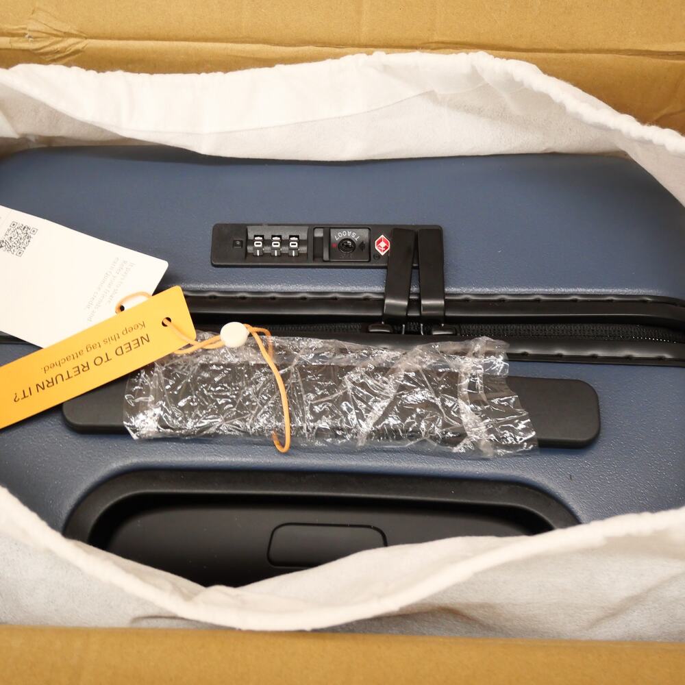 NEW Quince Small Carry On Hard Shell Suitcase 22" BLUE Spinner Wheels Locking - Picture 5 of 10